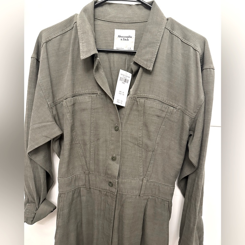 Abercrombie jumpsuit in olive green • size small